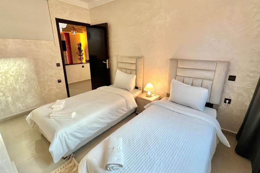 De Luxe Avec Jacuzzi Prive & Terrasse Au Coeur De Marrakech Appartement *