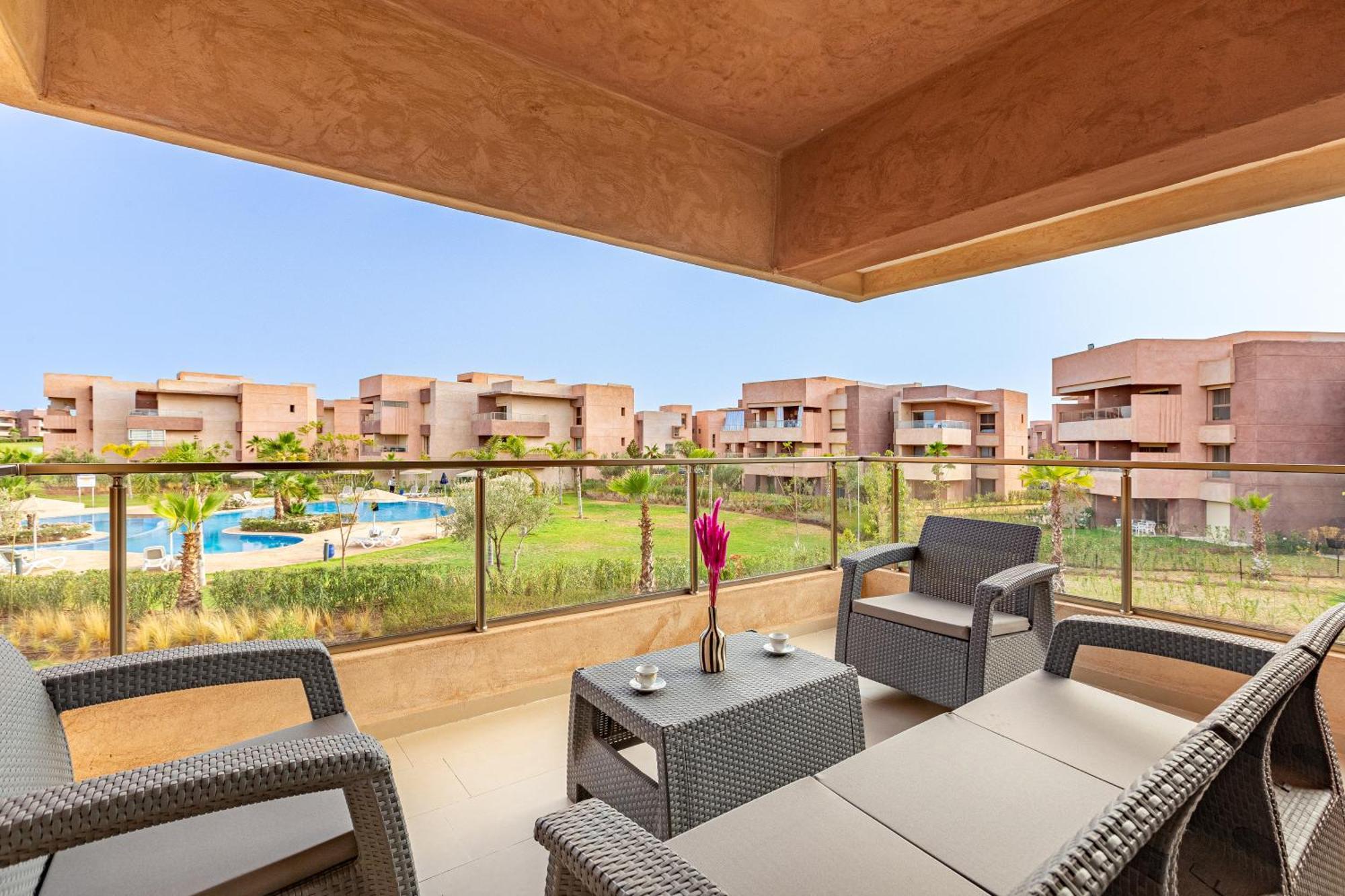 New! De Luxe Avec Piscine & Parking Appartement
