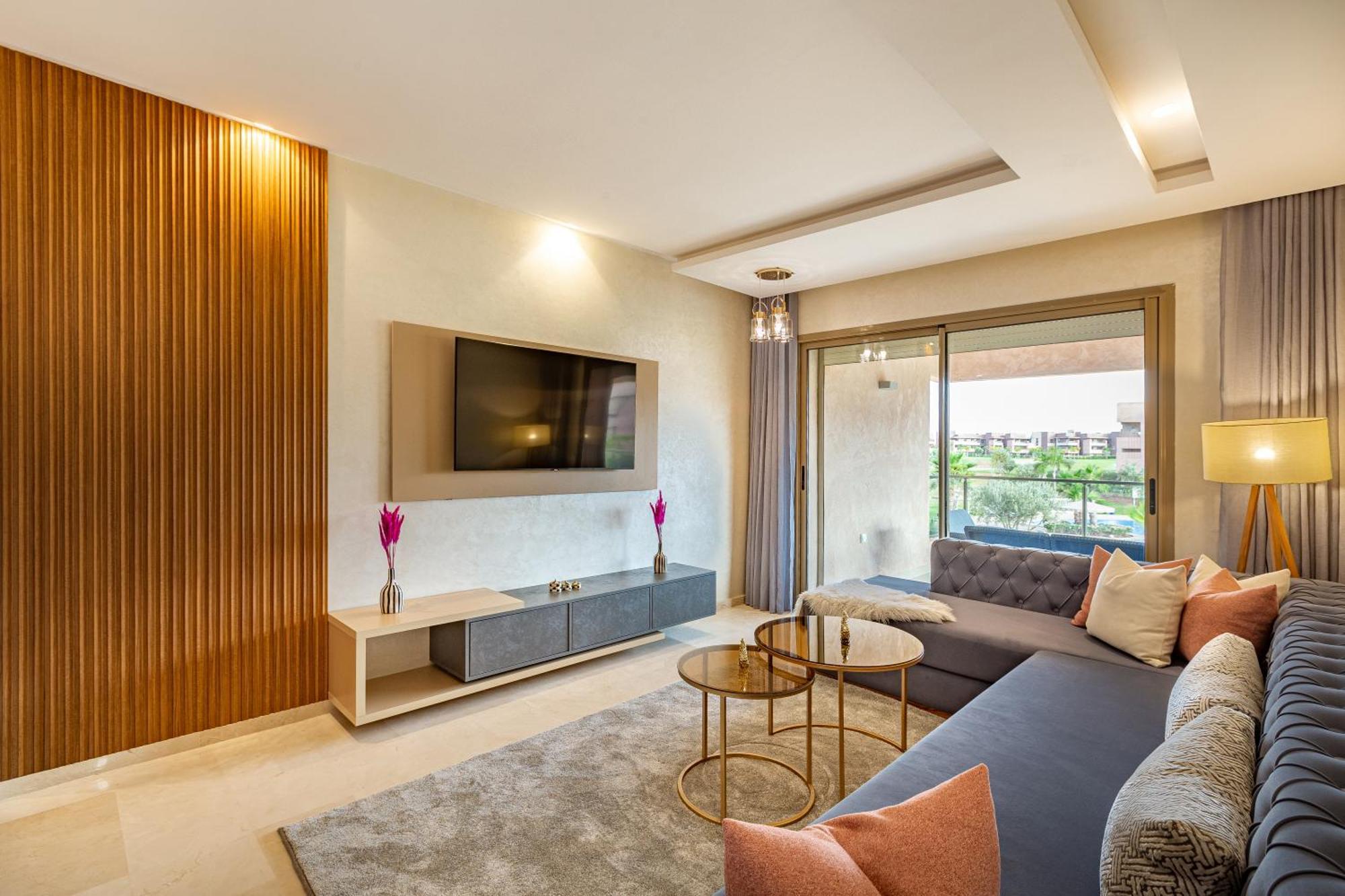 New! De Luxe Avec Piscine & Parking *