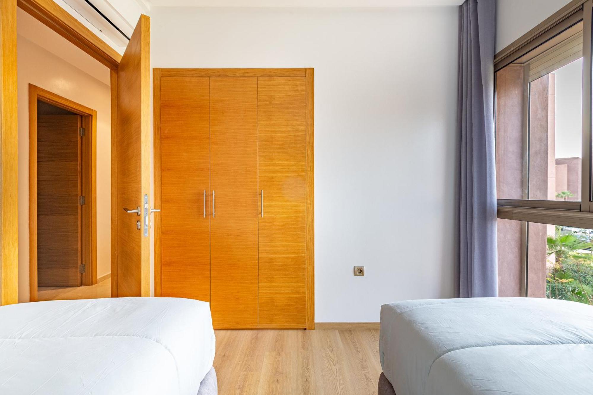 New! De Luxe Avec Piscine & Parking Appartement *