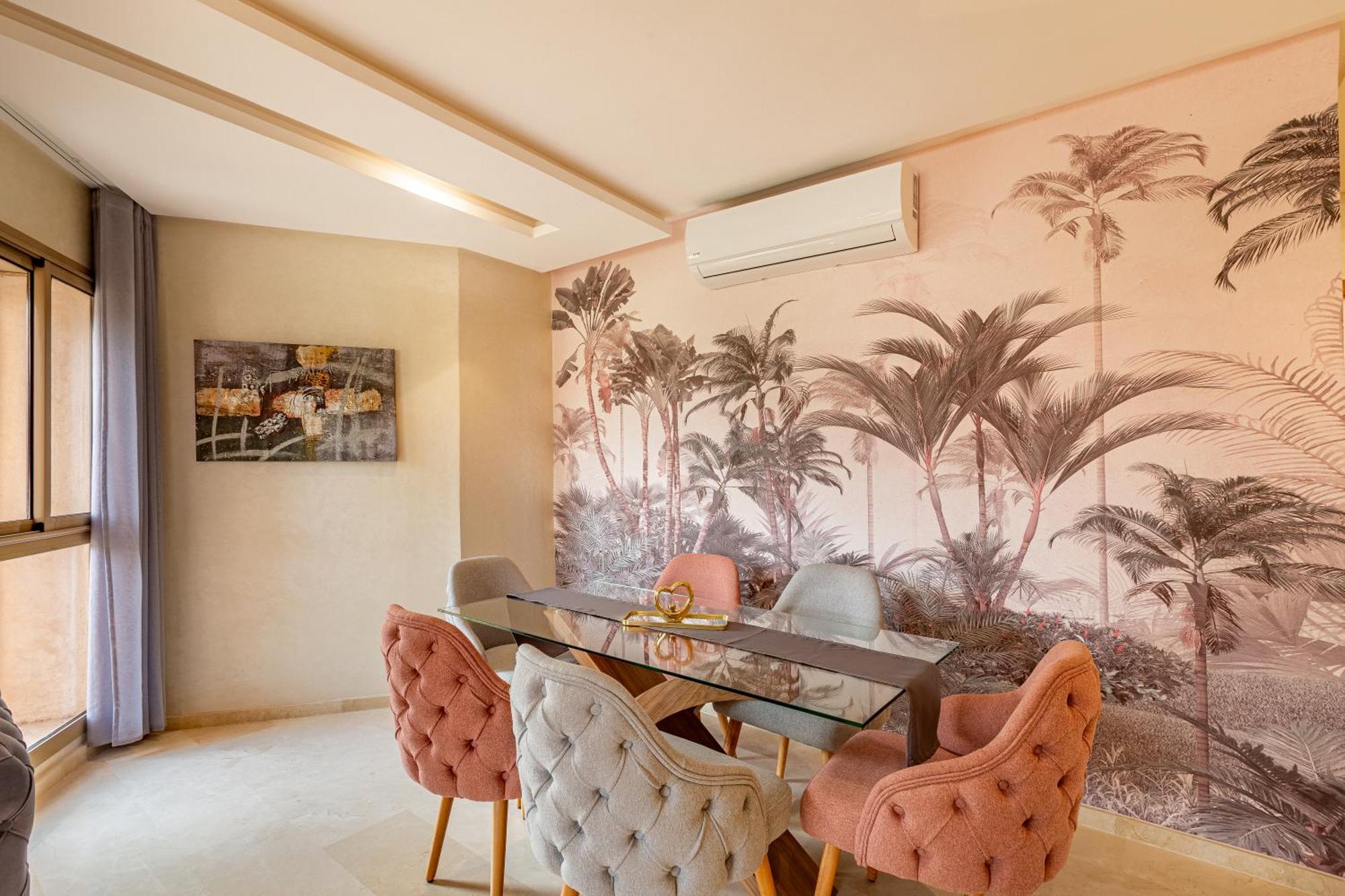 New! De Luxe Avec Piscine & Parking *