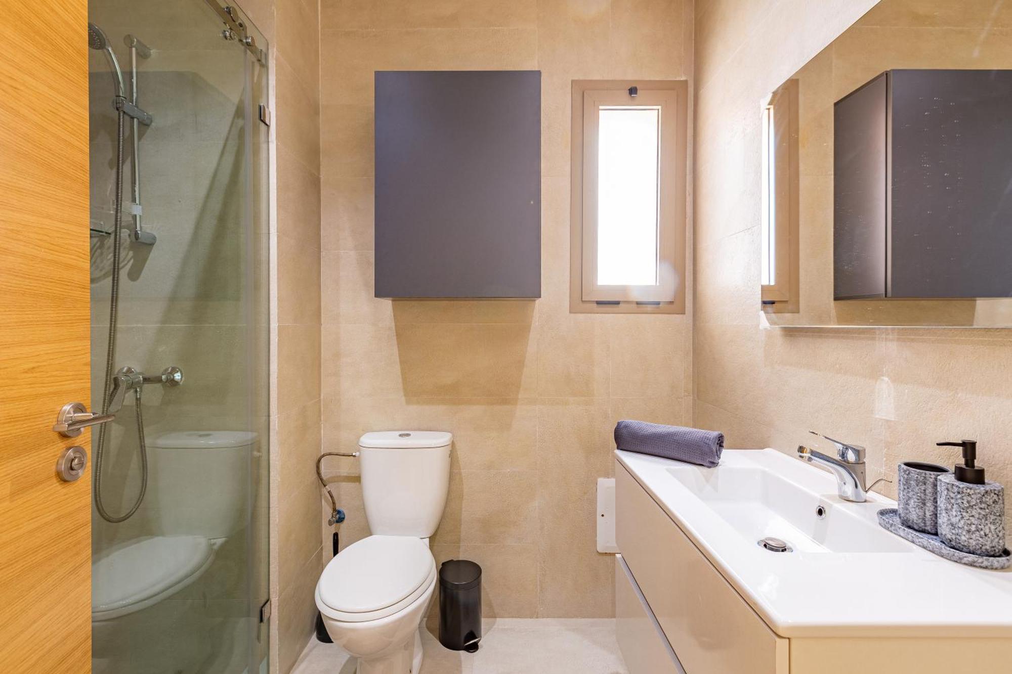 New! De Luxe Avec Piscine & Parking *