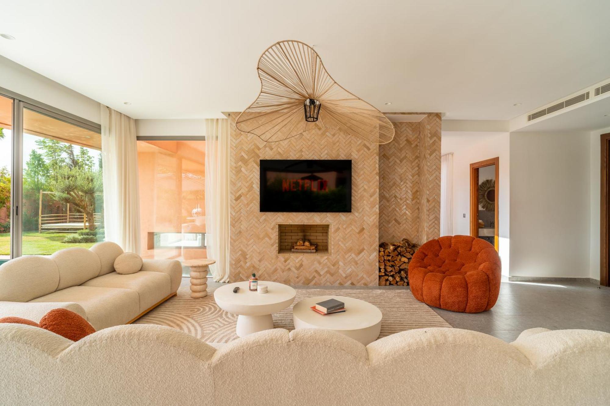 Luxury With Heated Pool & Atlas View