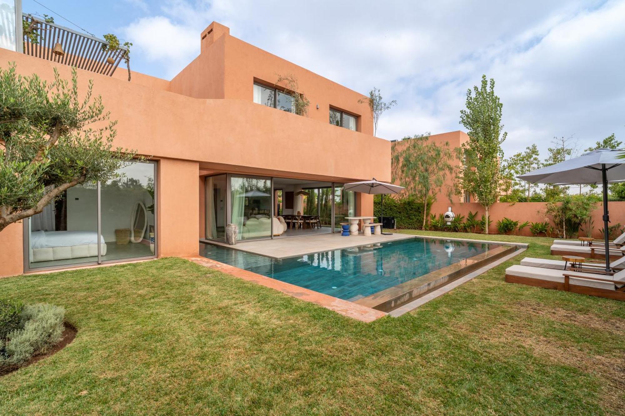 Luxury With Heated Pool & Atlas View