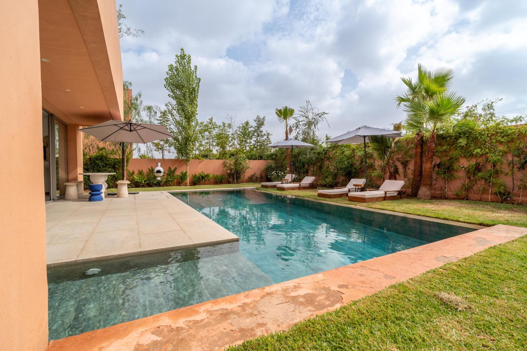 Luxury With Heated Pool & Atlas View *