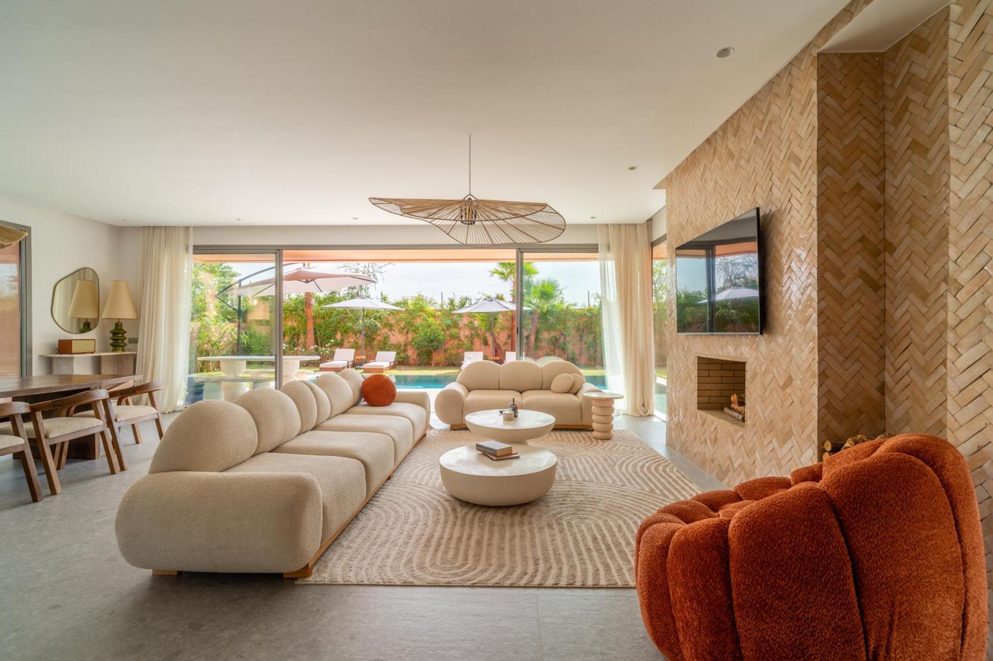 Luxury With Heated Pool & Atlas View