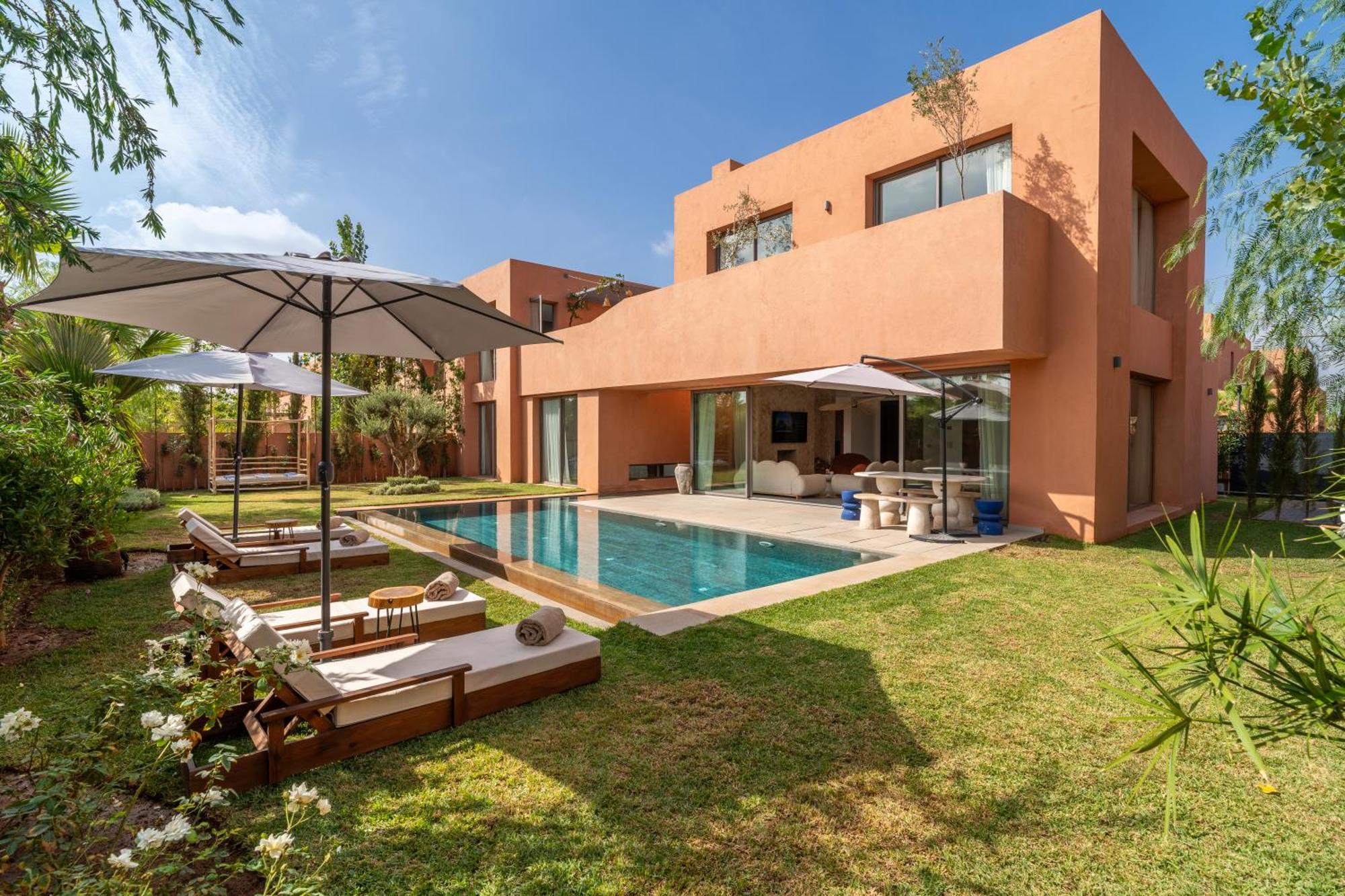 Luxury With Heated Pool & Atlas View *