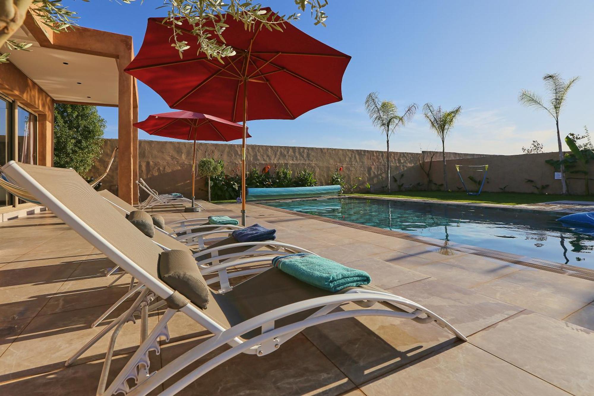 Villa Iris ,moderne & Elegant Avec Piscine &jardin *