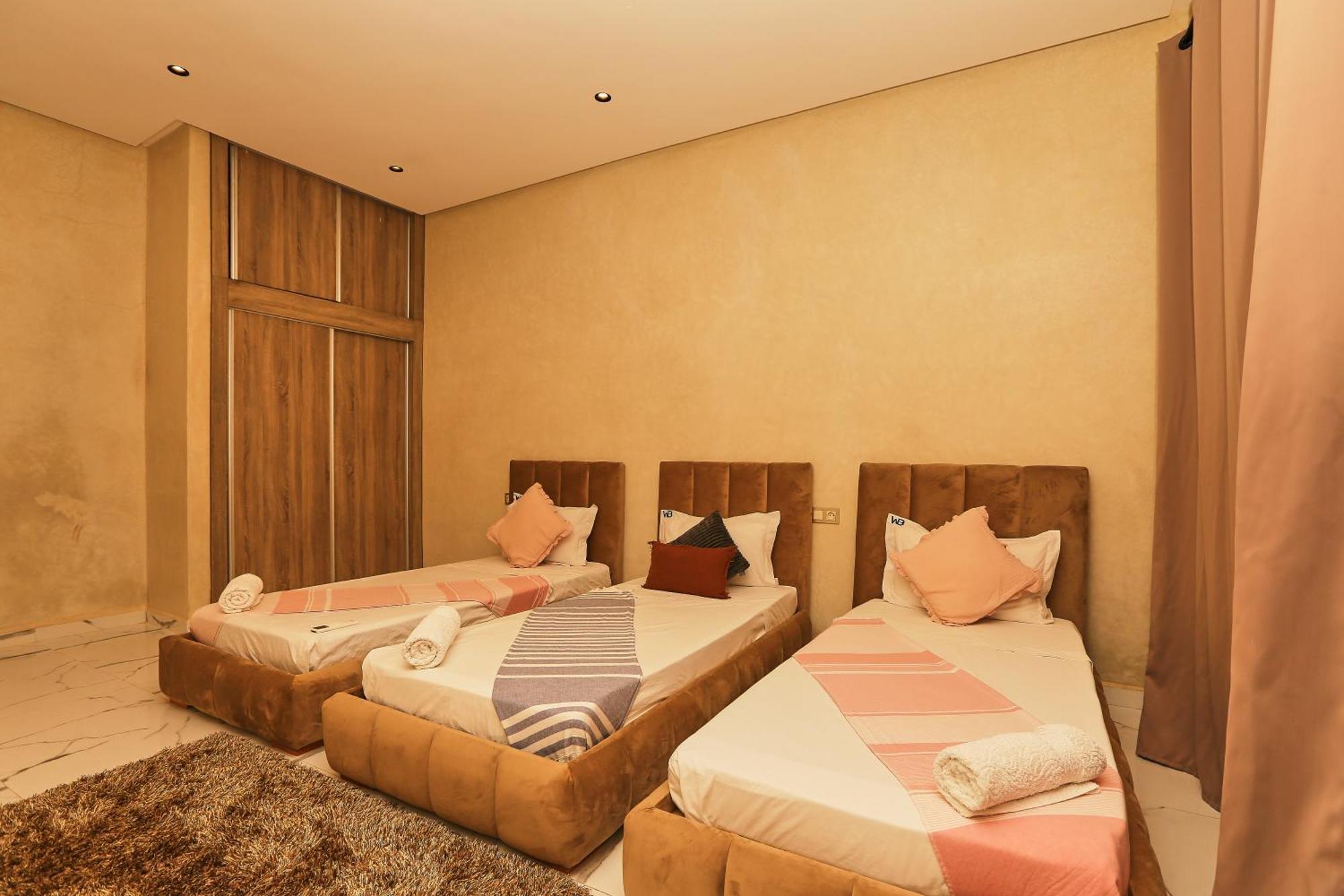 Iris ,moderne & Elegant Avec Piscine &jardin Villa