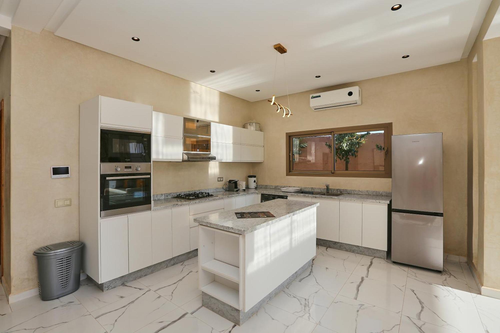 Iris ,moderne & Elegant Avec Piscine &jardin Villa *