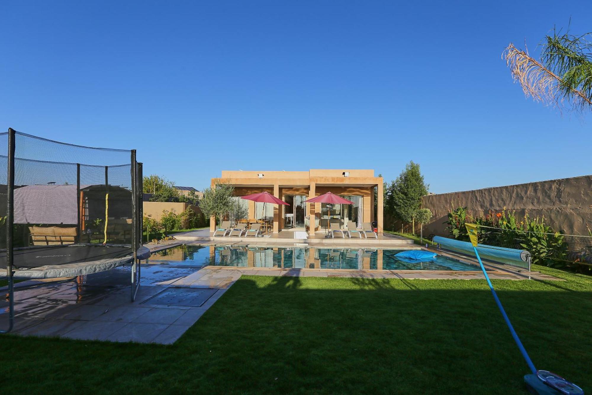 Villa Iris ,moderne & Elegant Avec Piscine &jardin Marrakesh