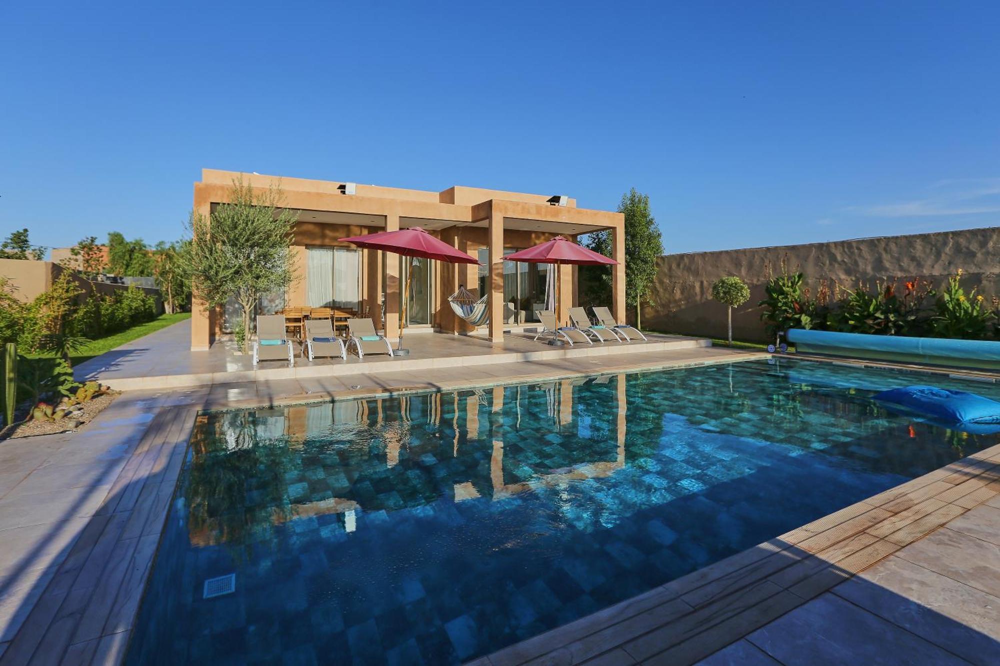 Villa Iris ,moderne & Elegant Avec Piscine &jardin *