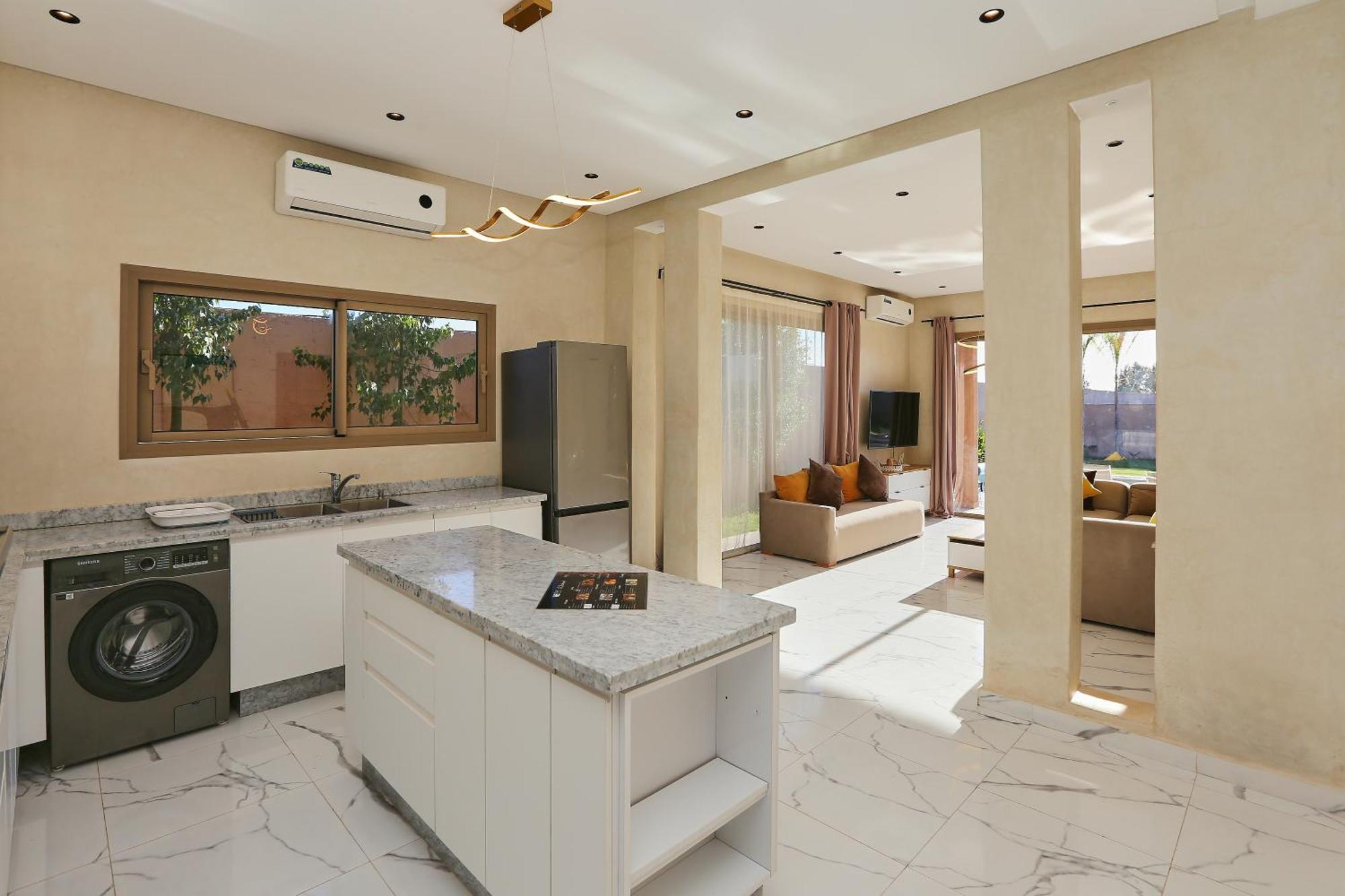 Iris ,moderne & Elegant Avec Piscine &jardin Villa