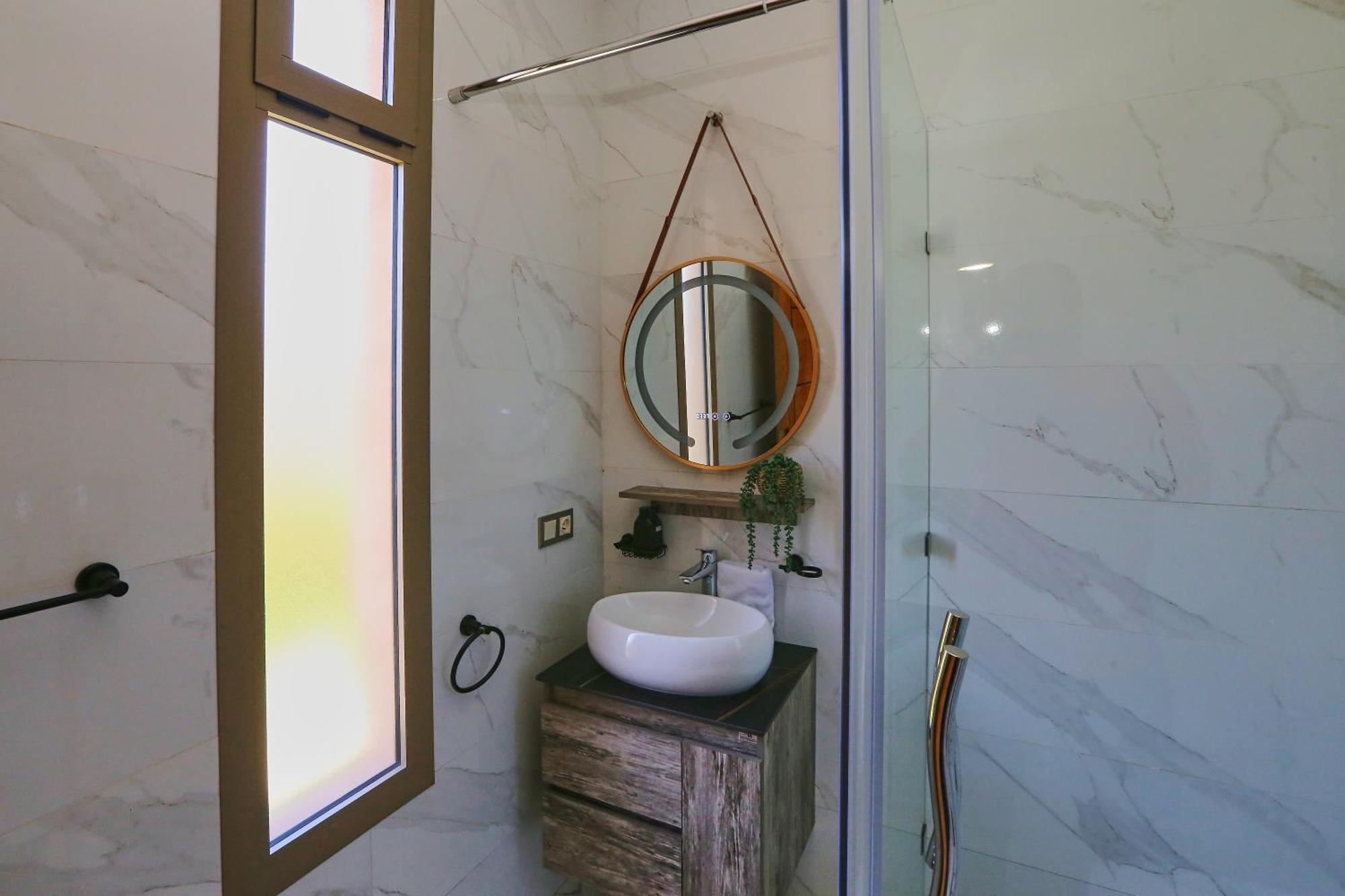 Iris ,moderne & Elegant Avec Piscine &jardin Villa