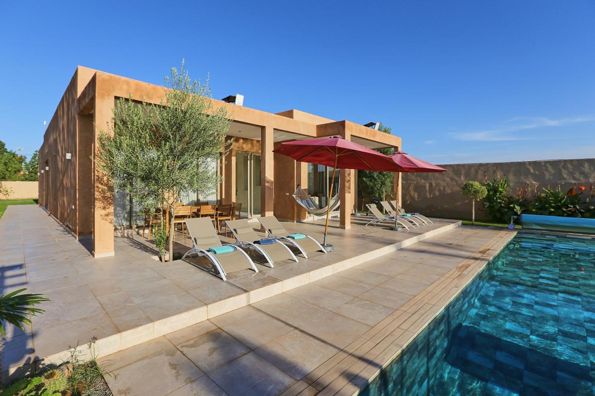 Villa Iris ,moderne & Elegant Avec Piscine &jardin *