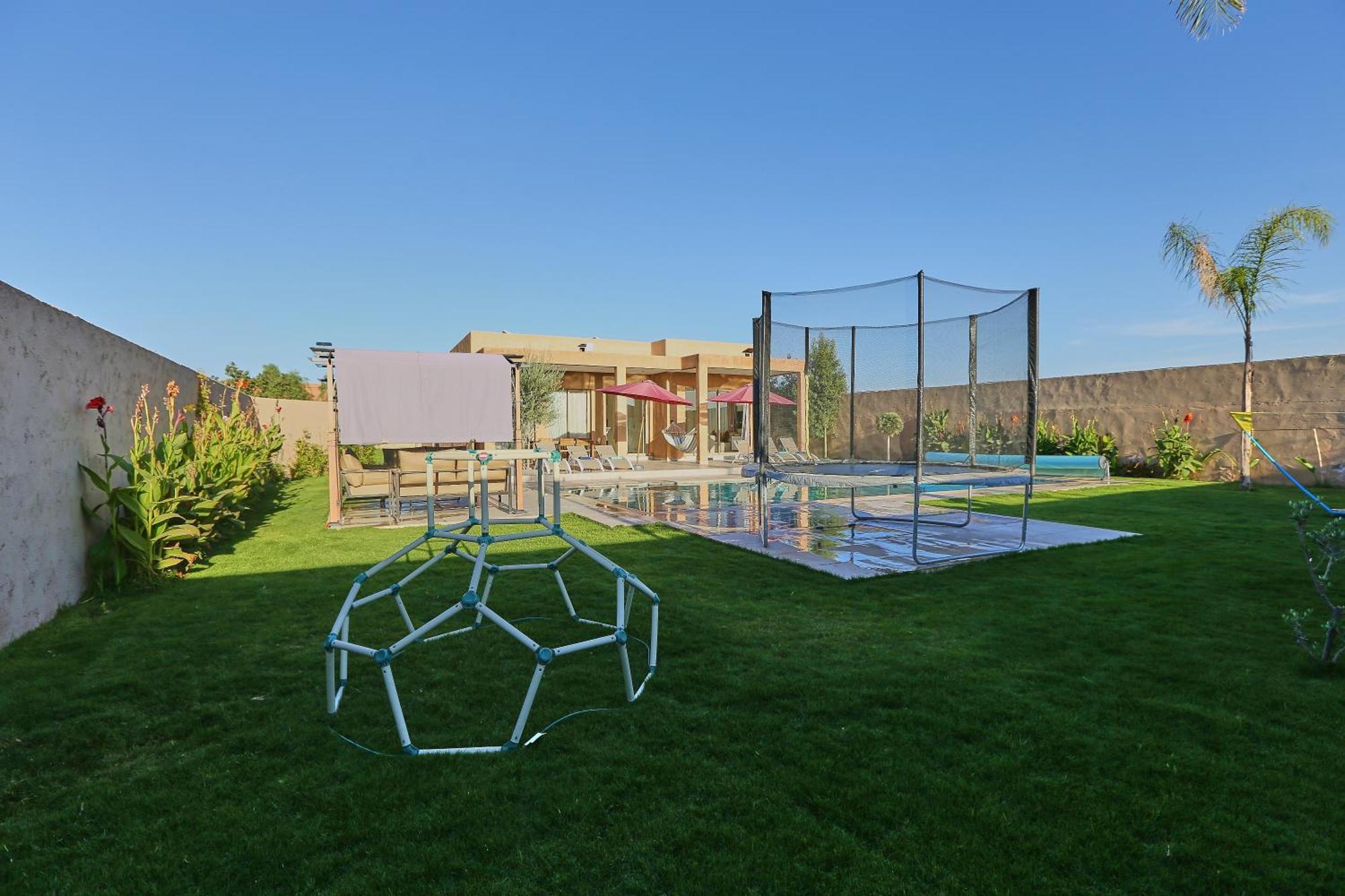 Villa Iris ,moderne & Elegant Avec Piscine &jardin Marrakesh