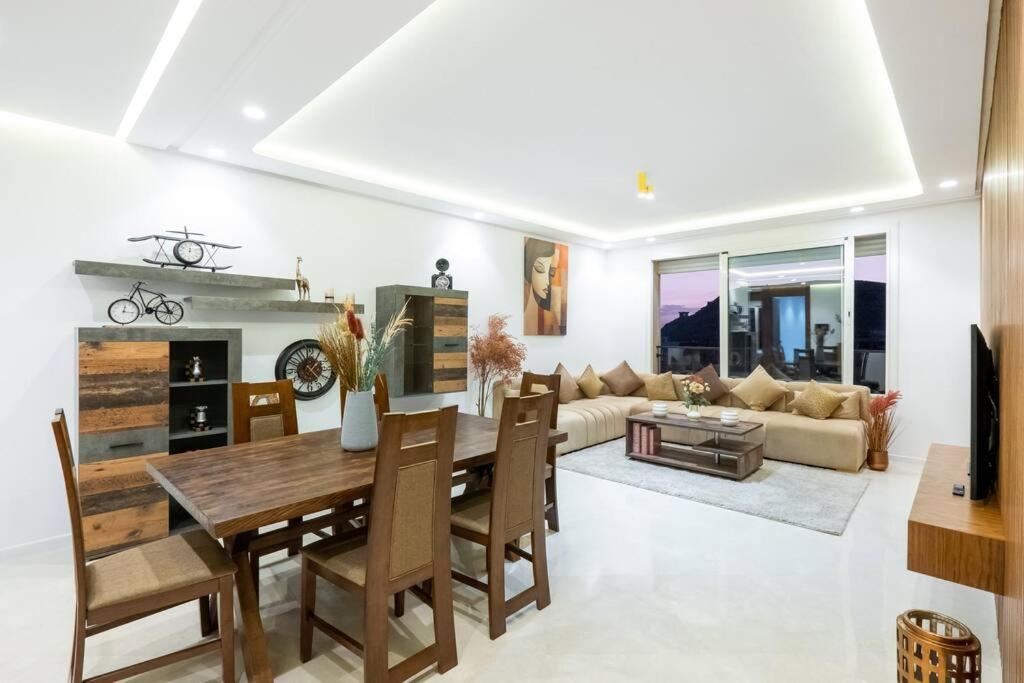 Luxury 2 Bedroom With Mountain View Apartment