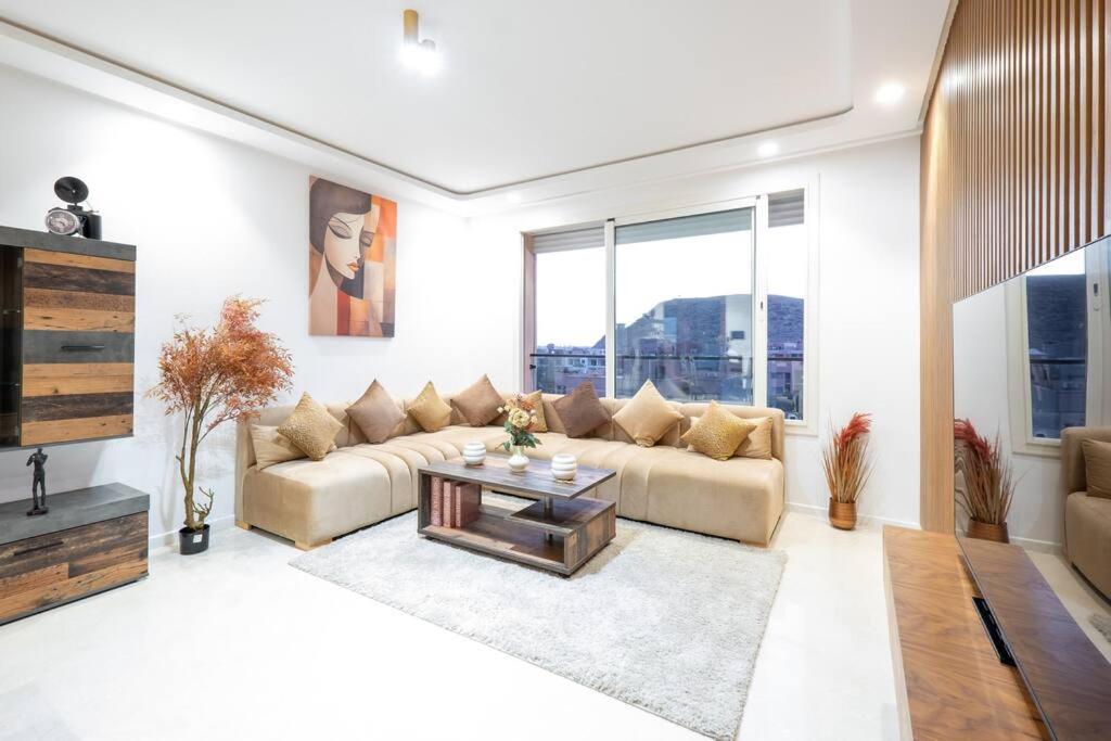Apartment Luxury 2 Bedroom With Mountain View