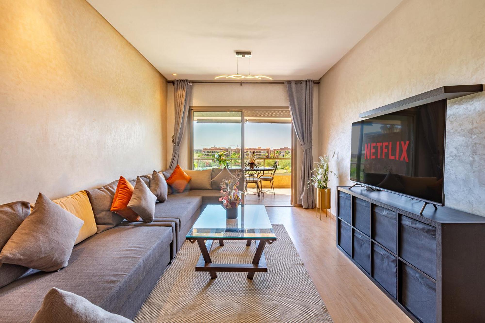 Appartement Serene Oasis Pool & Garden View *