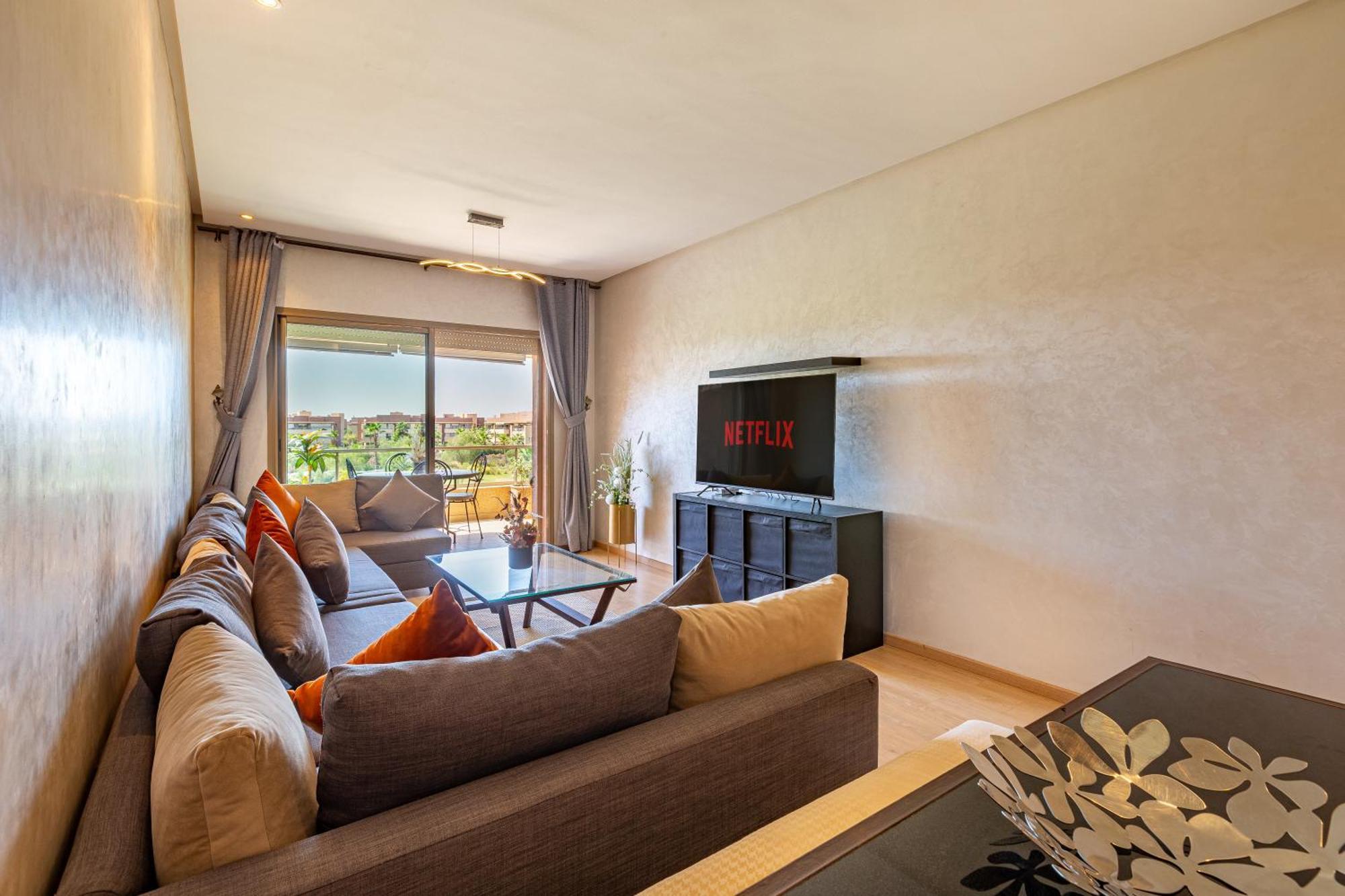 Appartement Serene Oasis Pool & Garden View