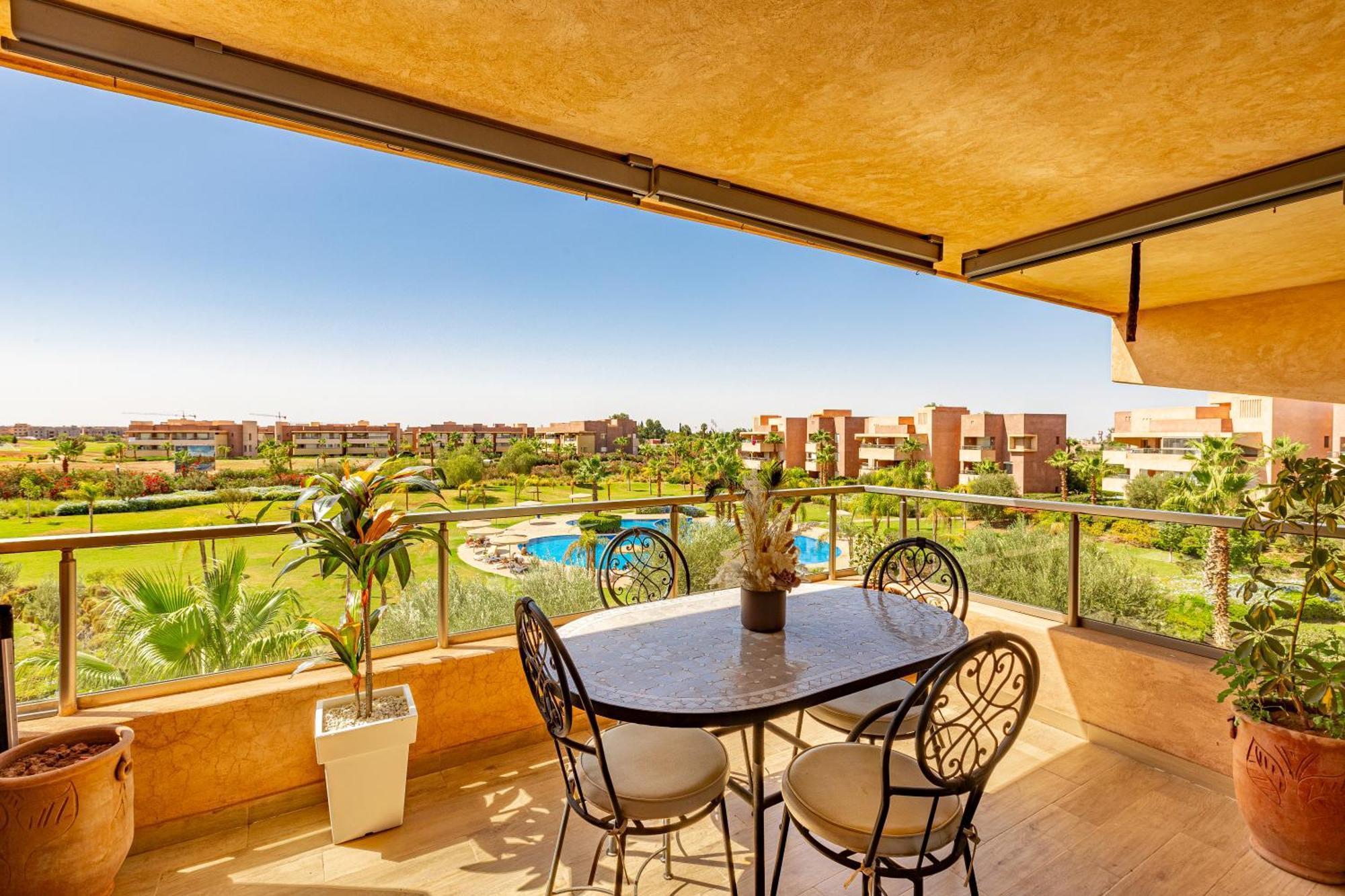 Serene Oasis Pool & Garden View Appartement *