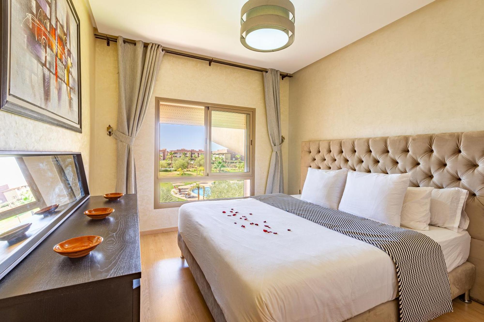Serene Oasis Pool & Garden View Appartement
