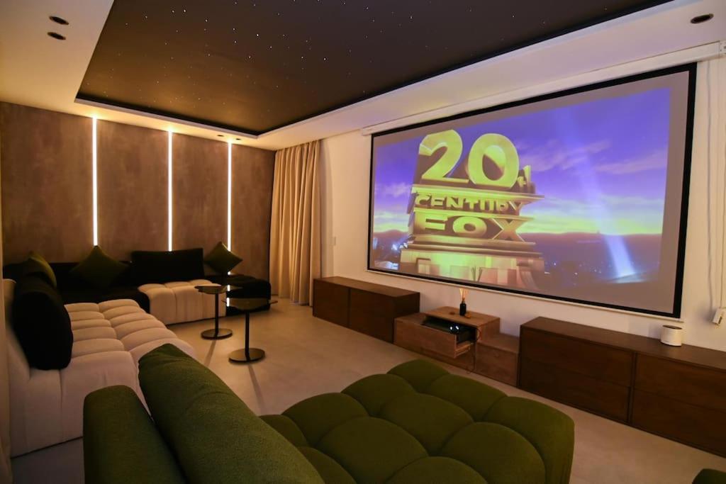 Appartement Luxe, Golf, & Cinema *