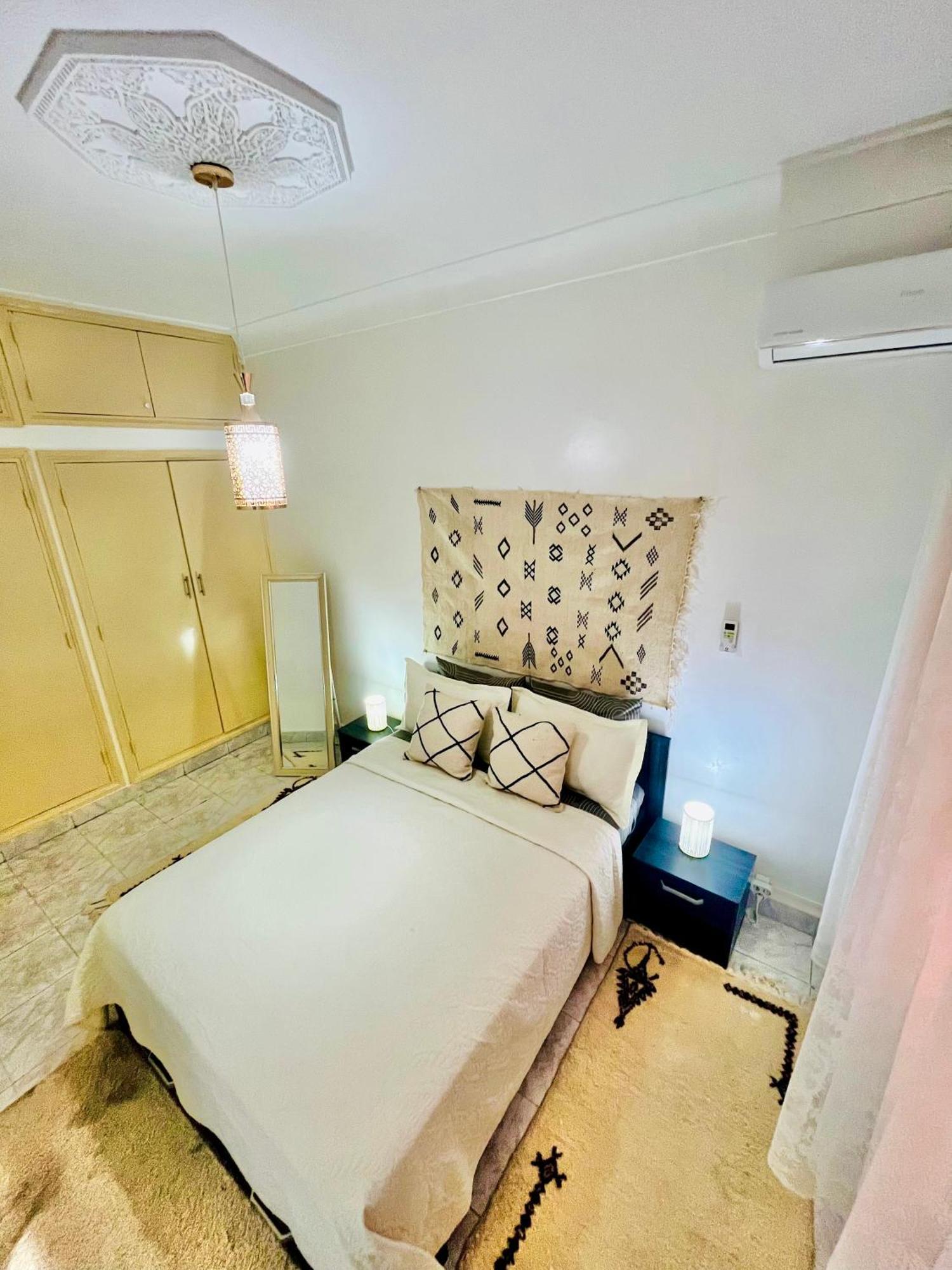 Appartement Apartment With Ac, Patio And Rooftop Appartement Climatise Avec Patio Et Toit Terrasse *
