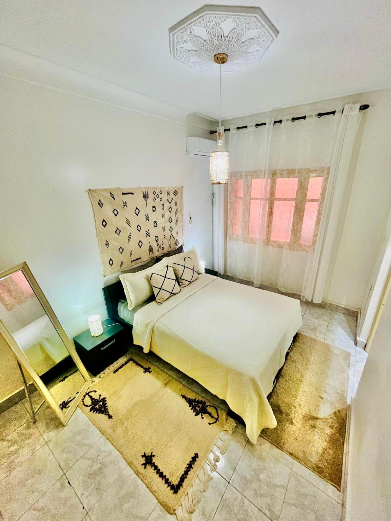 Appartement Apartment With Ac, Patio And Rooftop Appartement Climatise Avec Patio Et Toit Terrasse *