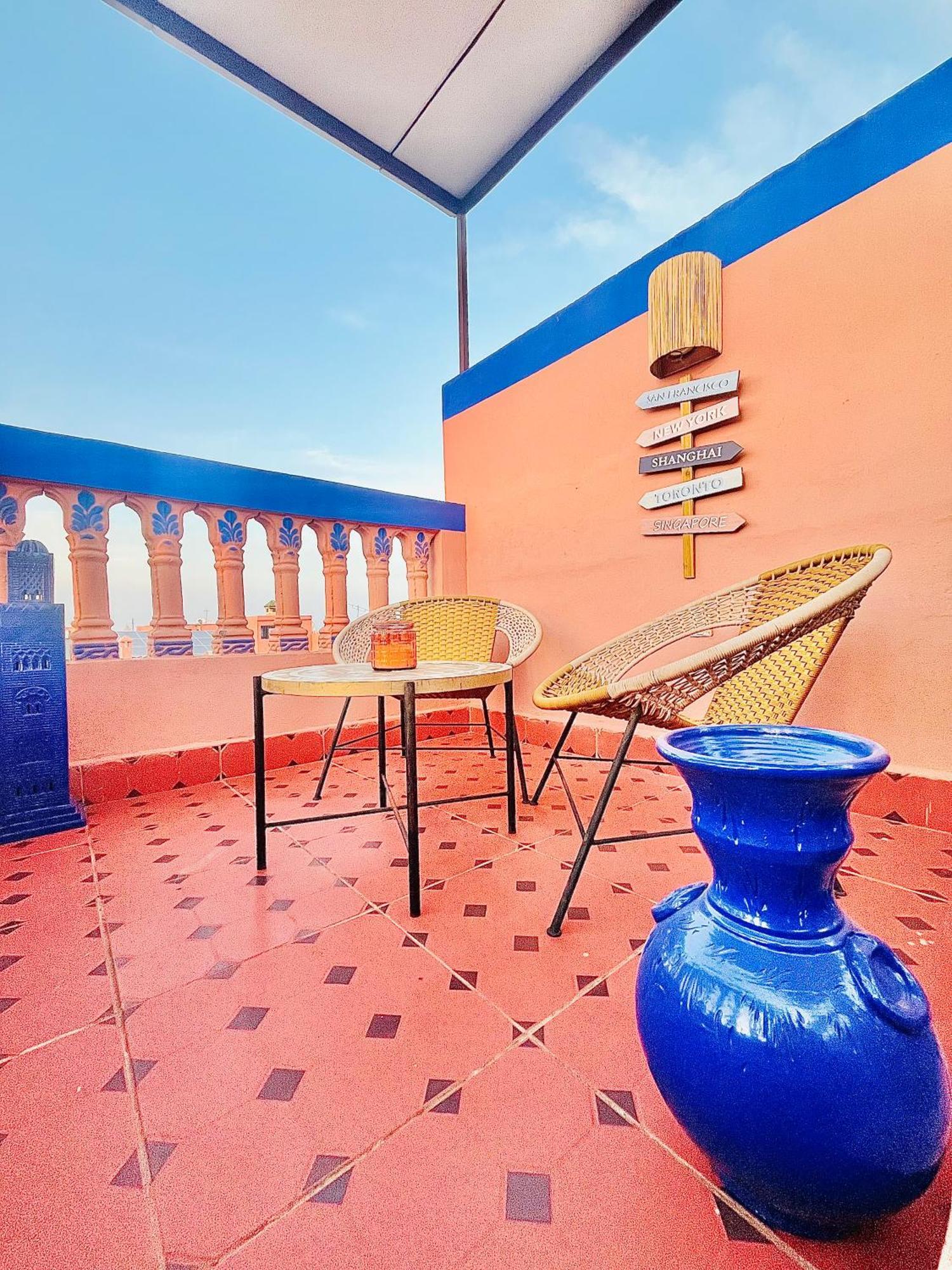 Apartment With Ac, Patio And Rooftop Appartement Climatise Avec Patio Et Toit Terrasse Appartement