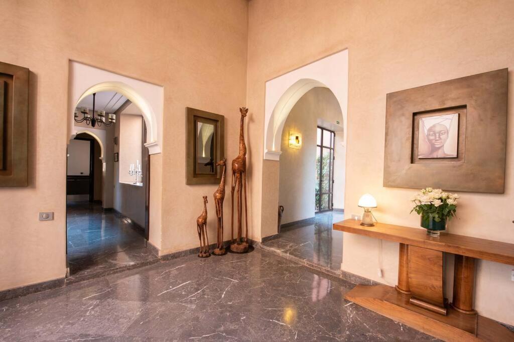 Villa Exceptional On 10,000 Meter Square With Heated Pool *