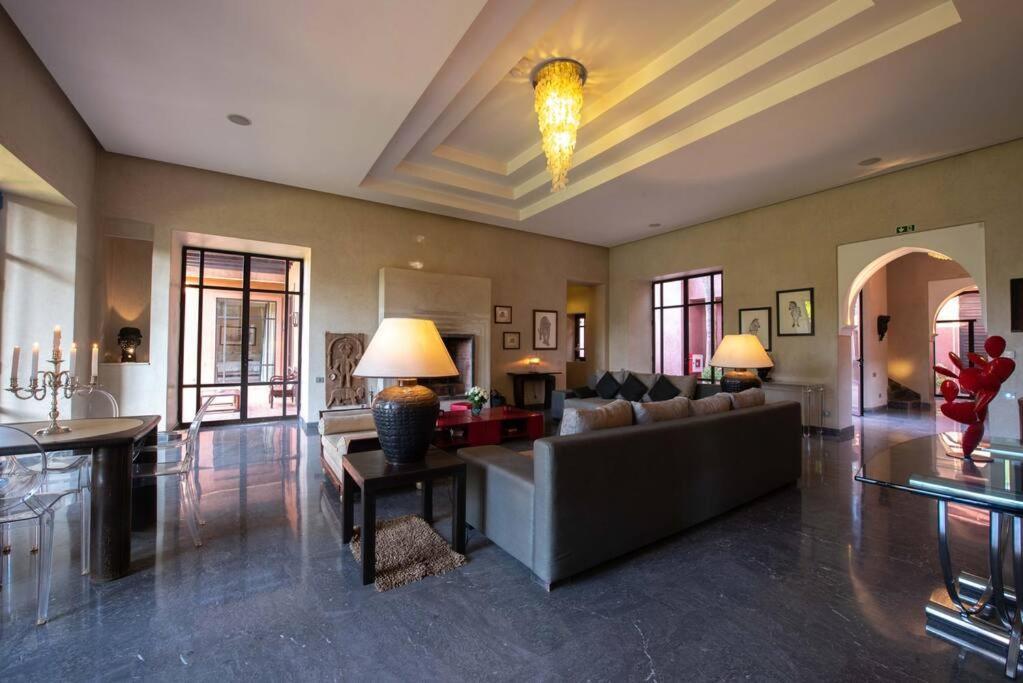 Villa Exceptional On 10,000 Meter Square With Heated Pool