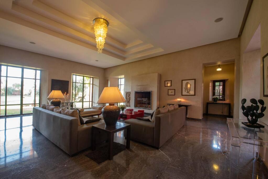 Exceptional On 10,000 Meter Square With Heated Pool