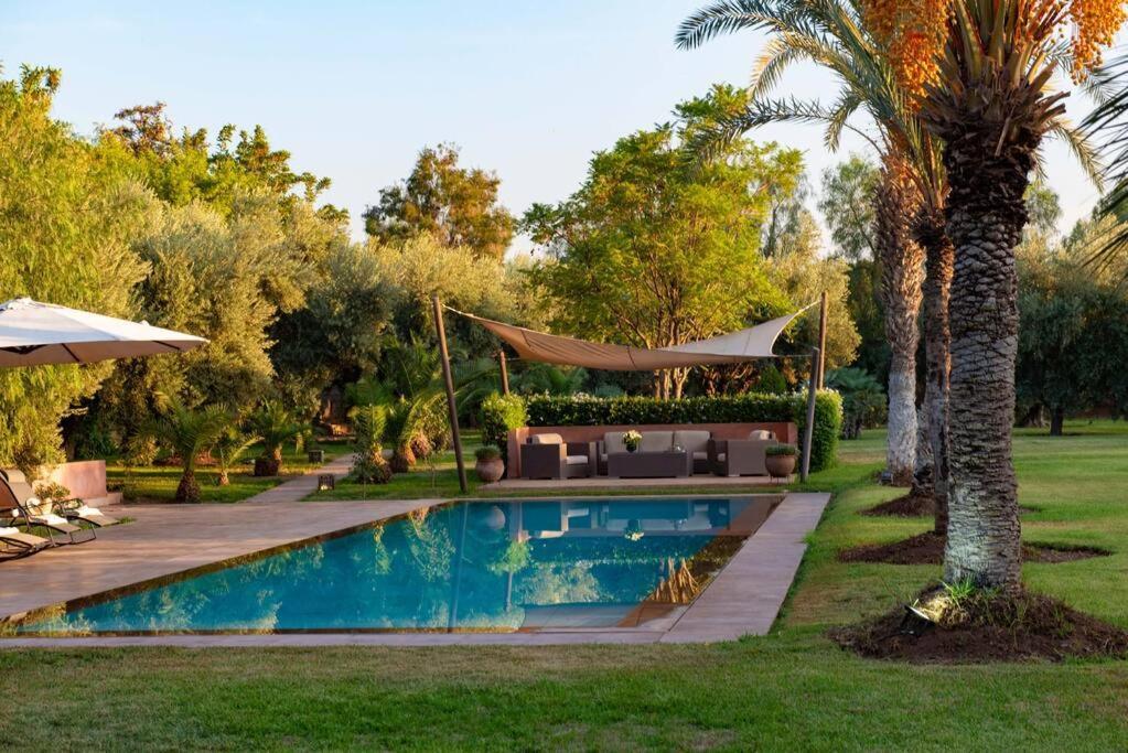 Exceptional On 10,000 Meter Square With Heated Pool