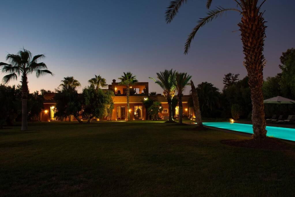 Villa Exceptional On 10,000 Meter Square With Heated Pool *