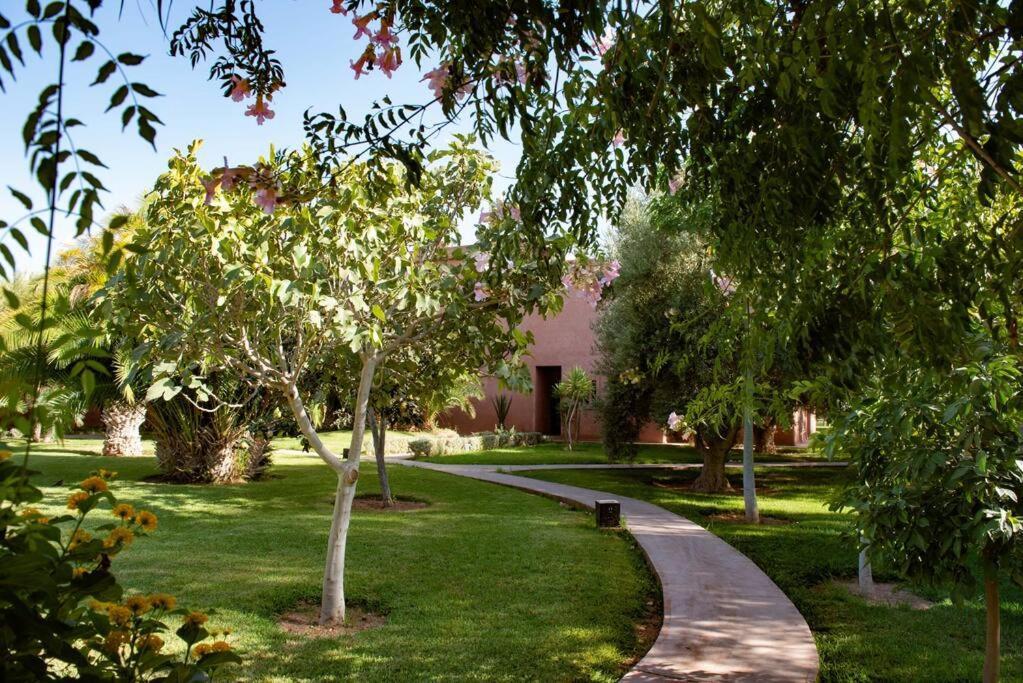 Villa Exceptional On 10,000 Meter Square With Heated Pool *