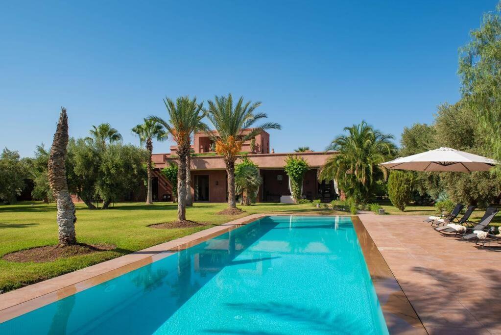 Exceptional On 10,000 Meter Square With Heated Pool