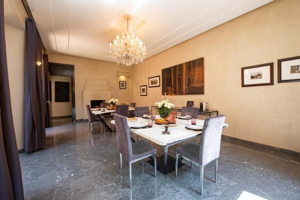 Villa Exceptional On 10,000 Meter Square With Heated Pool *