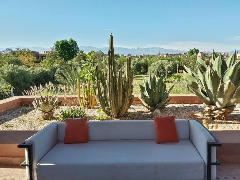 Exceptional On 10,000 Meter Square With Heated Pool