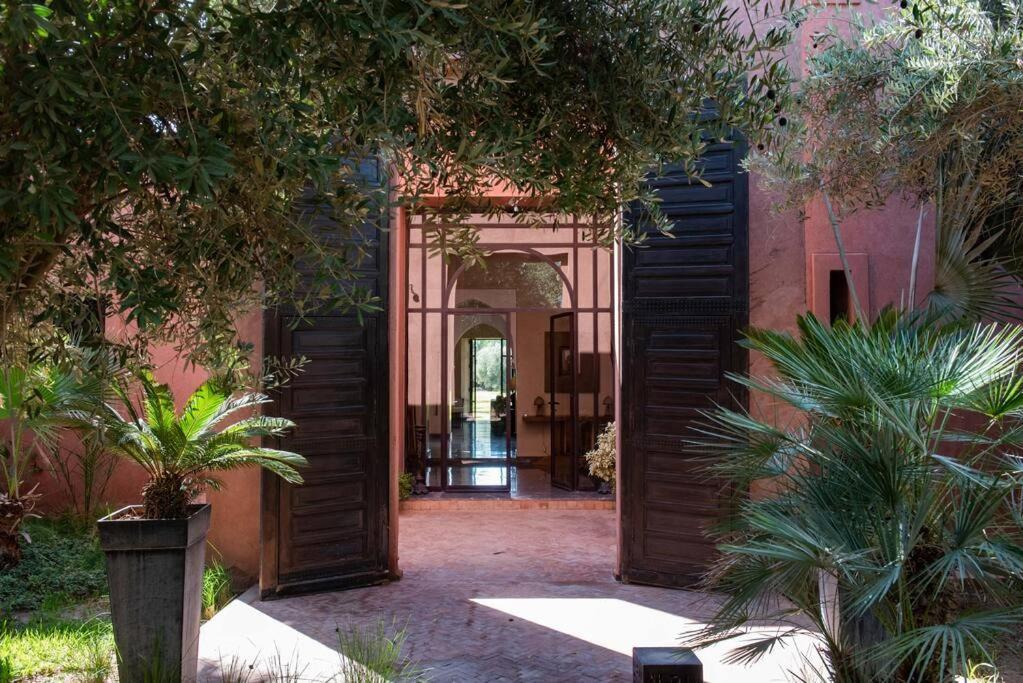 Villa Exceptional On 10,000 Meter Square With Heated Pool *