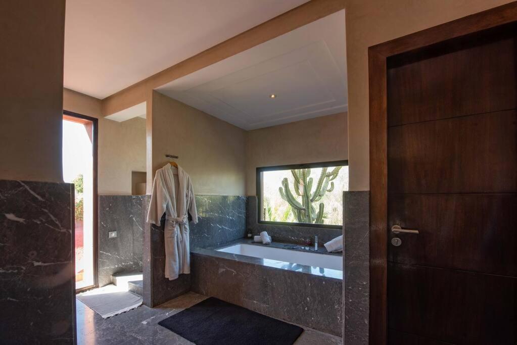 Villa Exceptional On 10,000 Meter Square With Heated Pool Marrakesh