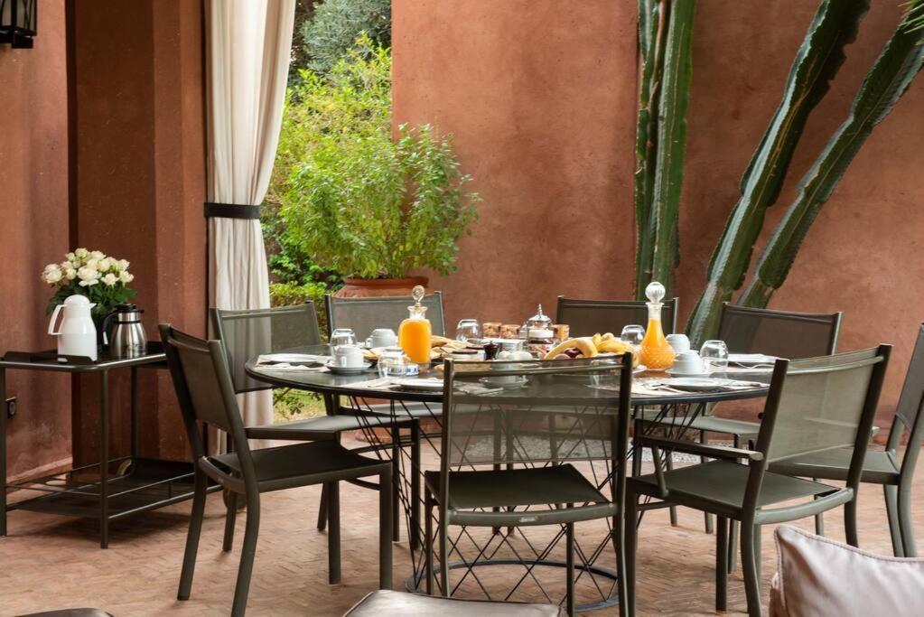 Exceptional On 10,000 Meter Square With Heated Pool