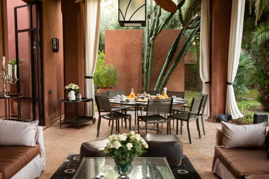 Villa Exceptional On 10,000 Meter Square With Heated Pool