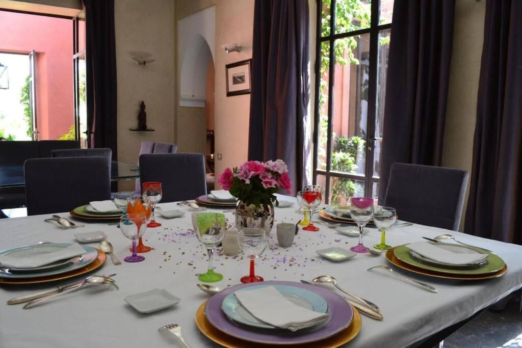 Villa Exceptional On 10,000 Meter Square With Heated Pool *