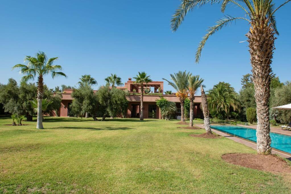 Exceptional On 10,000 Meter Square With Heated Pool *