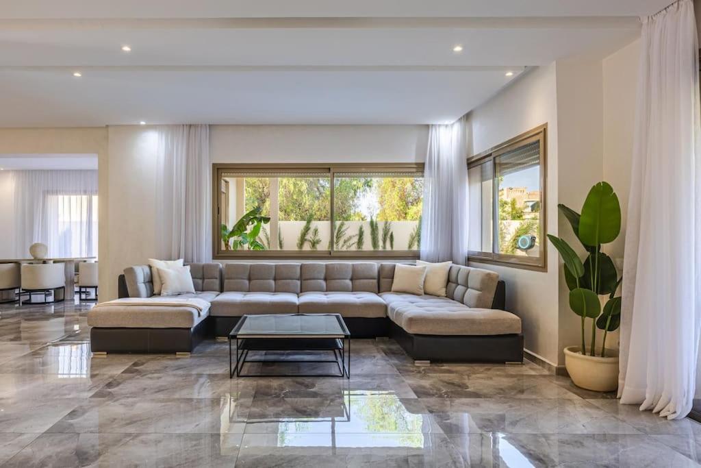 De Luxe Avec Piscine Chauffee Et Vue Sur Le Golf - Marrakech Prestigia Villa *