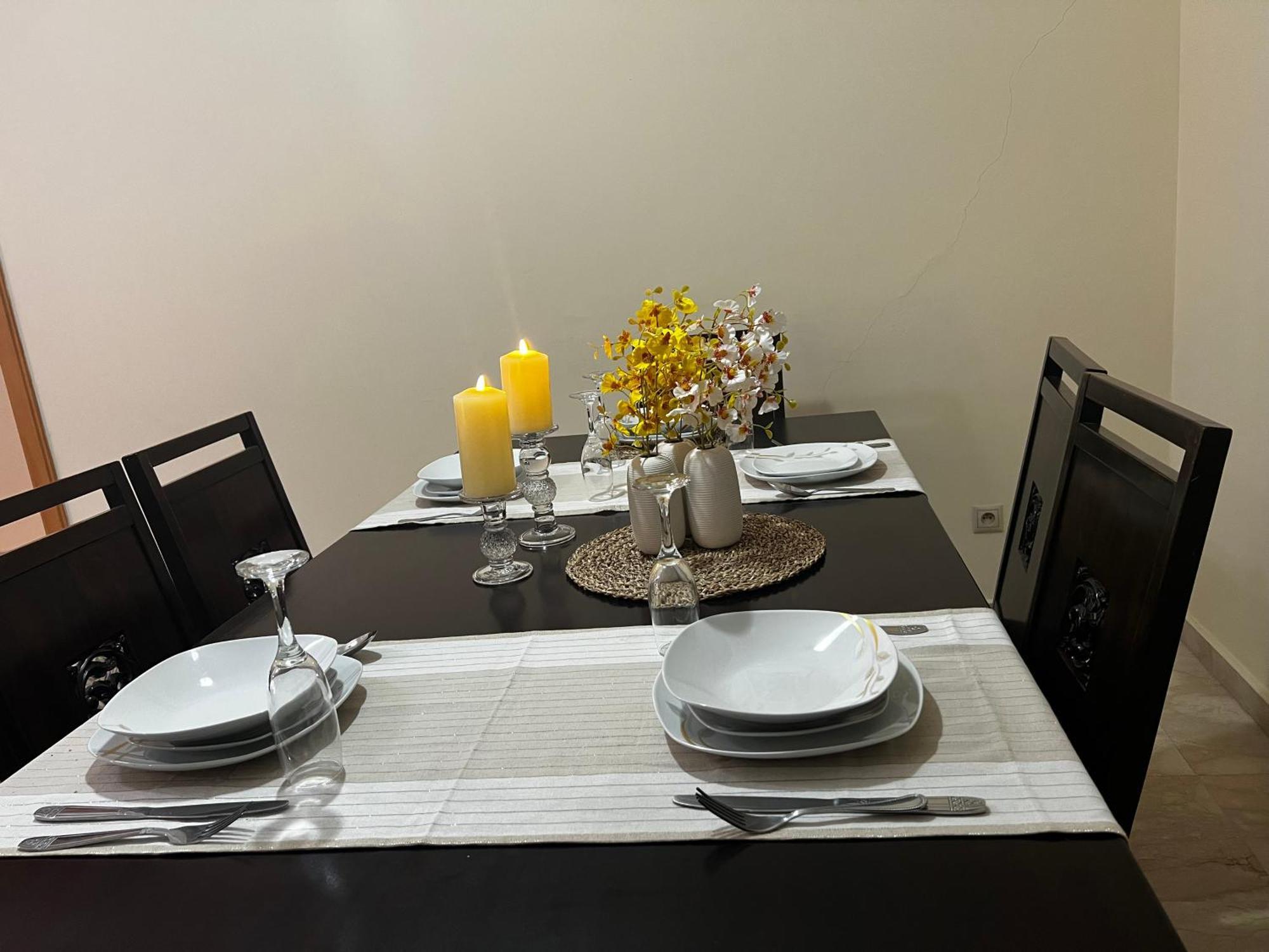 Schone Ferienwohnung: Poolblick Und Terrasse Nahe Majorelle Garden Apartment *