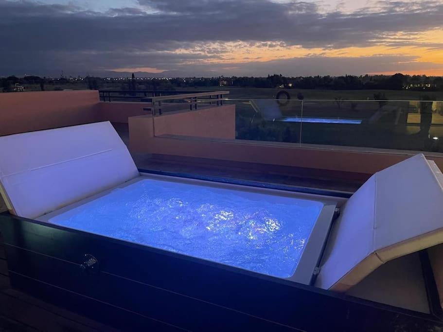 Hm50 L En Front De Golf Piscine & Jacuzzi *
