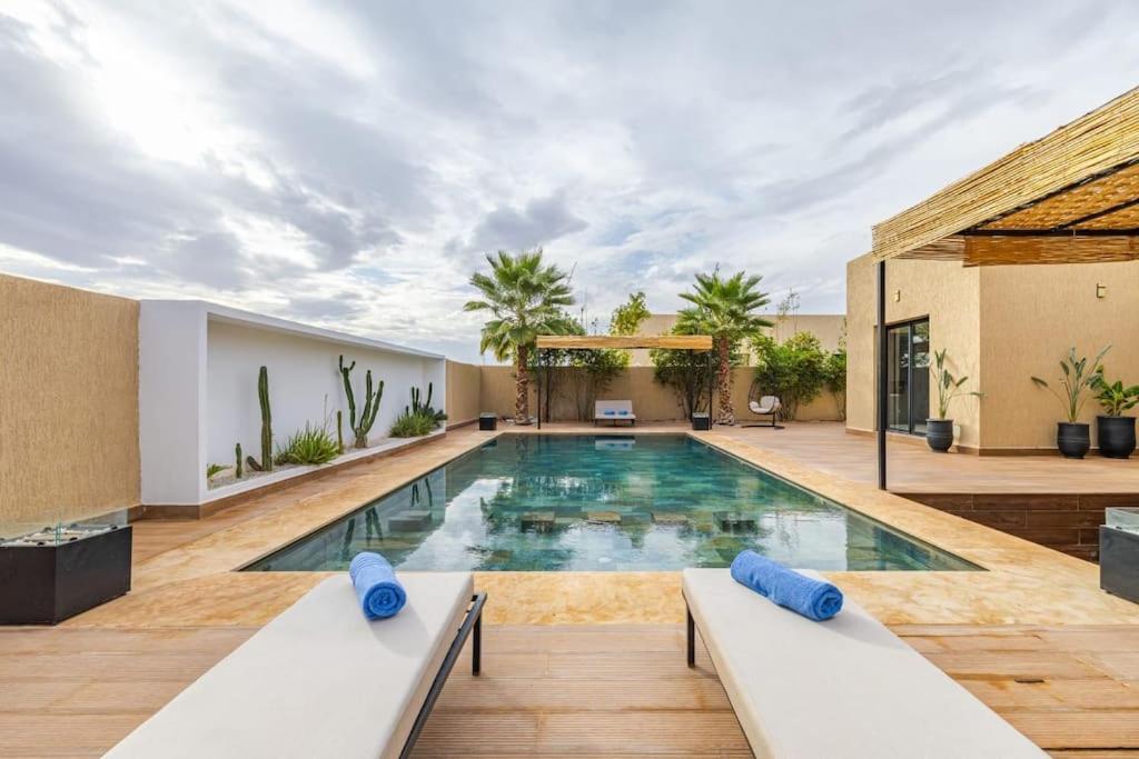 Villa De Plain-pied Avec Piscine Chauffee A Marrakech