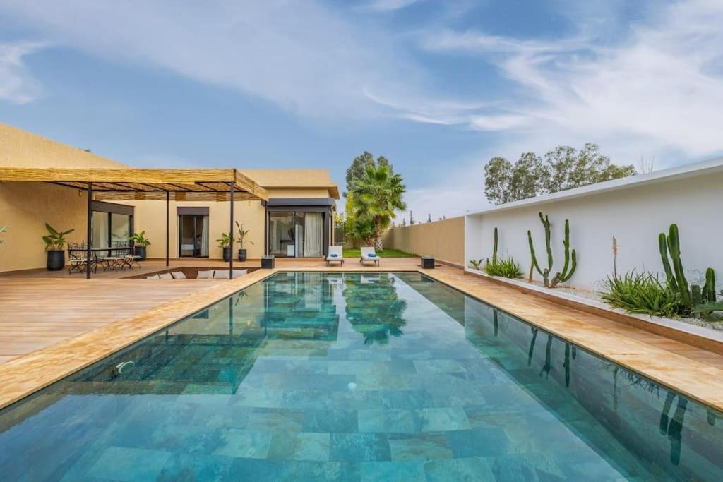 Villa De Plain-pied Avec Piscine Chauffee A Marrakech